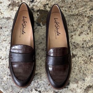 Life Stride Zee loafer Chocolate Croc-Patterned
